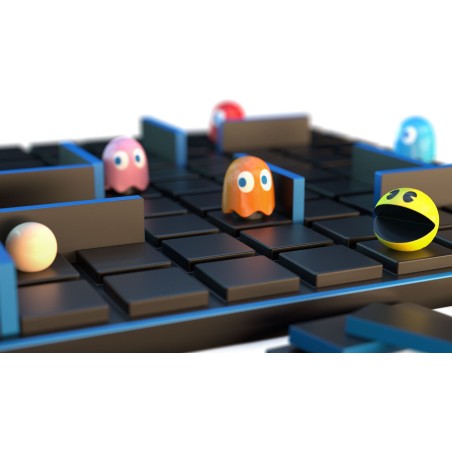 Gobble, build, and win in the world of Pac-Man and Quoridor!